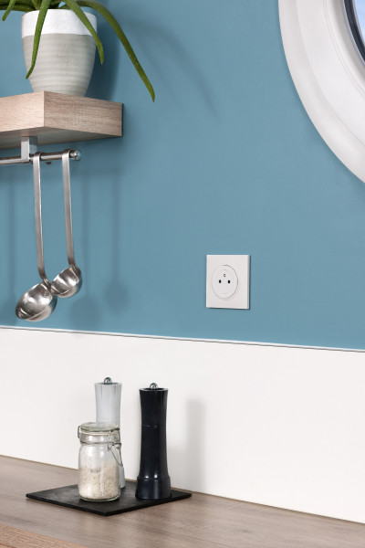 Prise de courant Legrand dooxie surface avec terre blanc composable