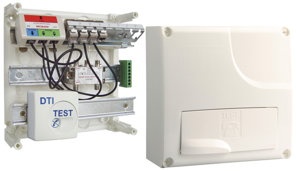 Tableau de communication DELTA initial Grade 1 - 4 RJ45 + TV coax