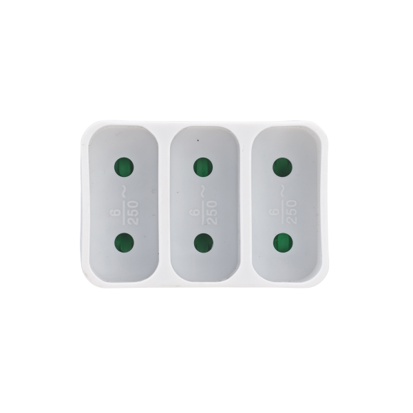 Adaptateur multiprise 3x 2 Pôles + à puits façade 6A blanc vrac