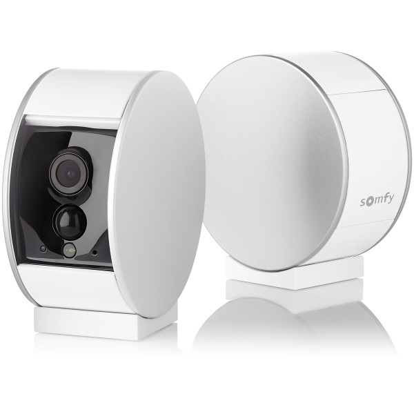 Somfy indoor camera équipée d’un volet motorisé pour protéger la vie privée